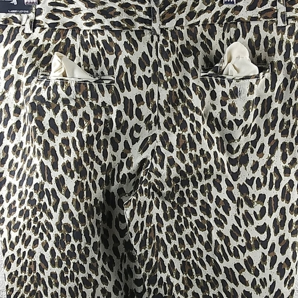 Larry Levine Natural Leopard Print Mid Rise Cuff Hem Slim Leg Cropped Pant - Picture 13 of 15